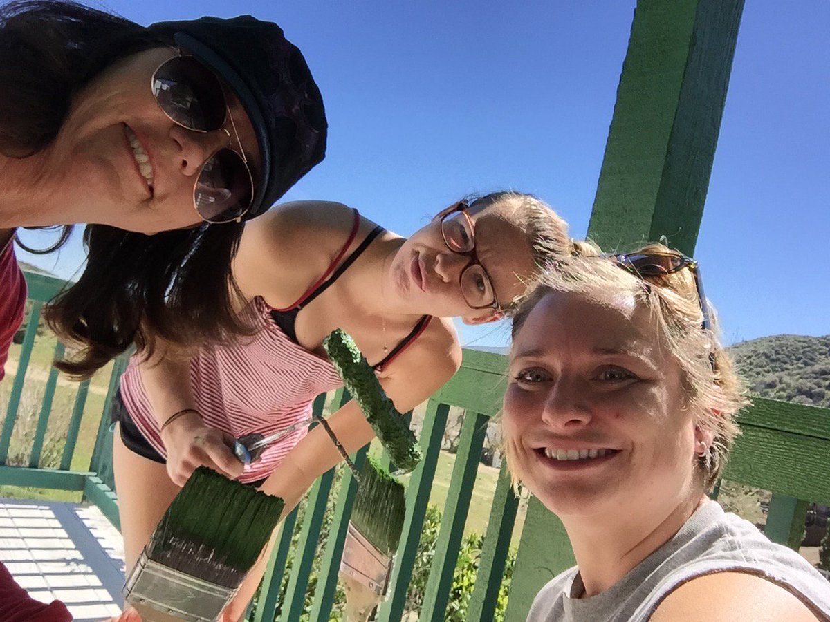 GoodDogAnimals's tweet photo. What happens when the power is out? We #PAINT! #thisisreallygreen #SoCalSun #putsunscreenon https://t.co/CYcUkRqLge
