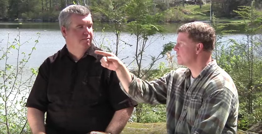 PracticalFaith2's tweet image. Watch: Raking leaves and reaching people. #PracticalFaith in action. bit.ly/1NHfVsT