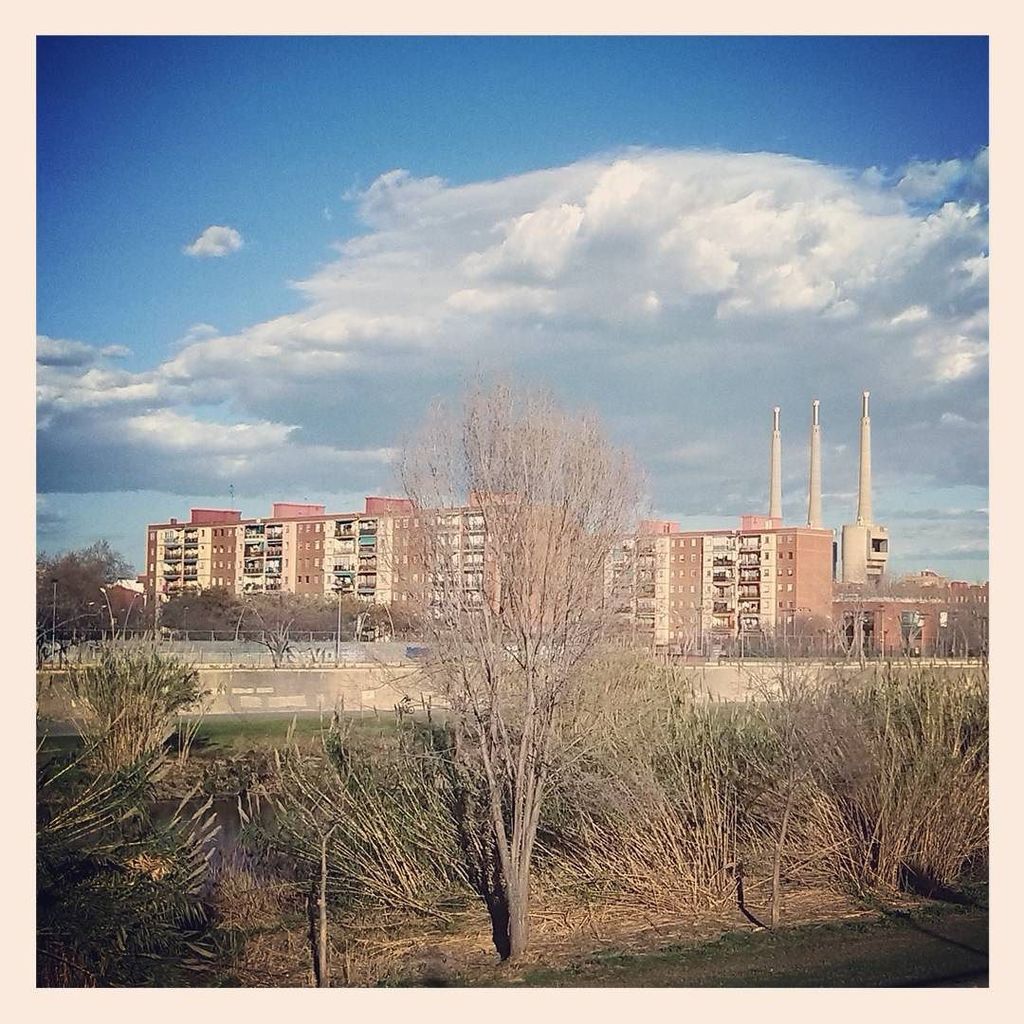 aMirabet's tweet photo. #FOTOGRAFÍA #phonografia #barcelona #stadteinsamkeit #besosdaily #riubesòs https://t.co/8KP0tYQoit https://t.co/XENB2JMrYl