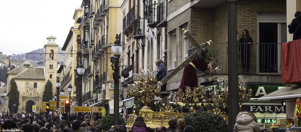 El ambiente en la #SemanaSantaGranada no puede ser mejor.
Sumérgete en la #magia de #Granada.
#DreamingGranada