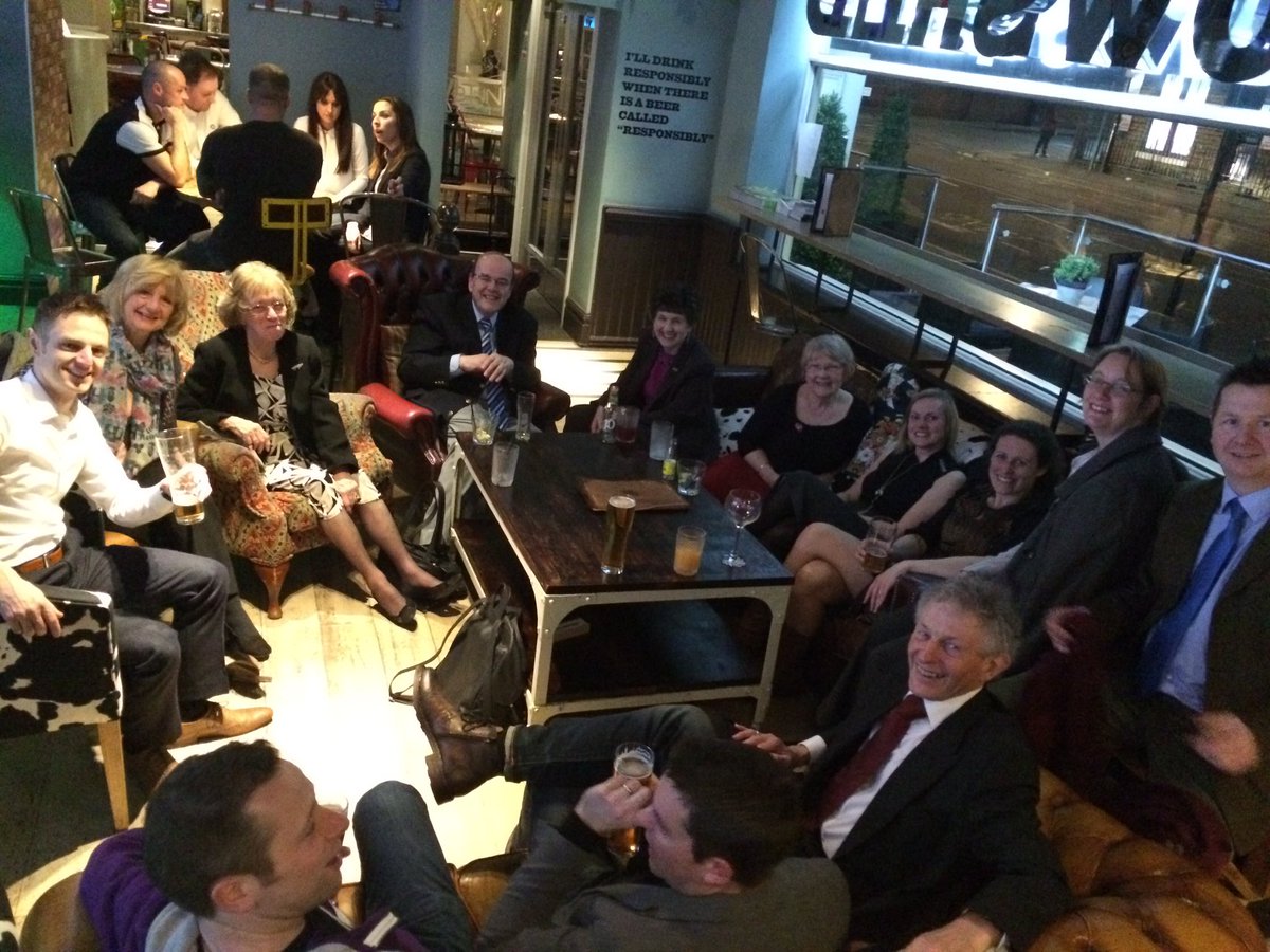 LindseyReece28's tweet photo. Celebrating the legend that is prof @DrRobCopeland #family #friends #cheers #profbobble https://t.co/FiAdS84xBw