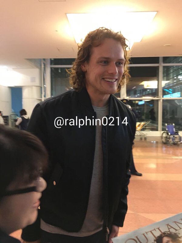 HeughanSource's tweet photo. Look who just arrived in Tokyo! 😉 https://t.co/4k080t8daC #Outlander #SamHeughan https://t.co/MmuVW1KADQ