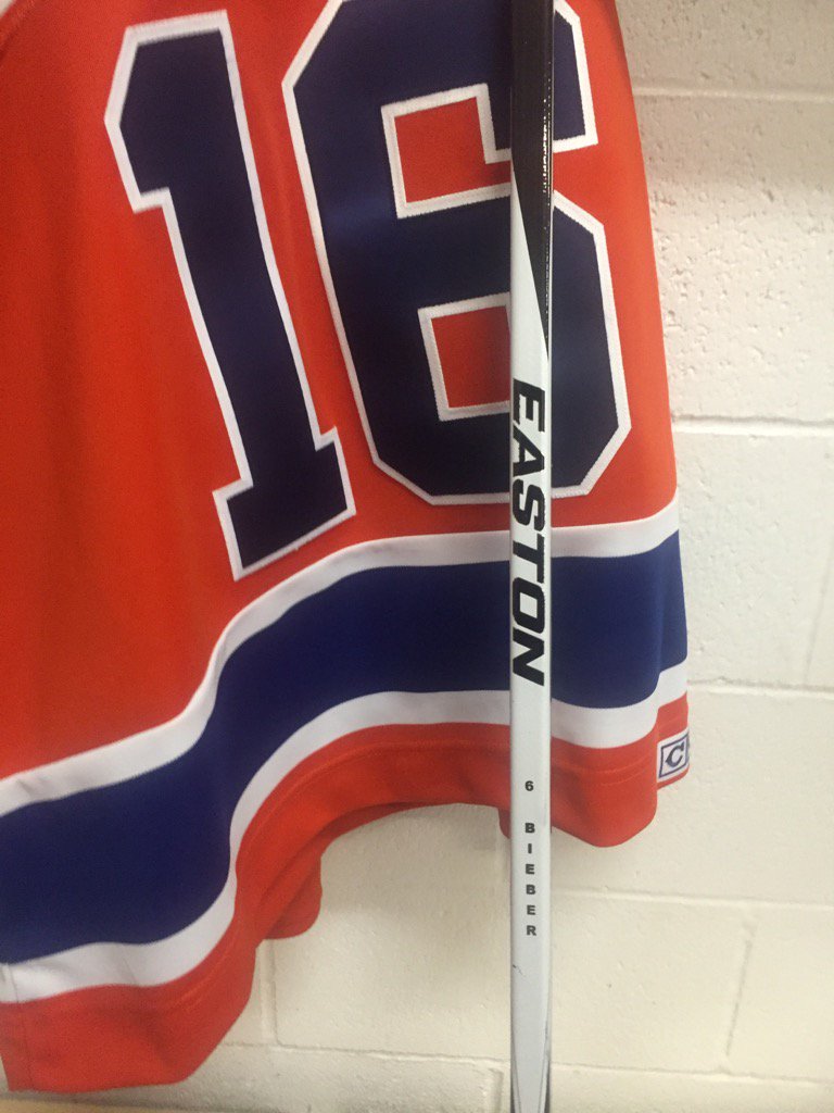 GeorgeParros's tweet photo. Checked in to the @OfficialGretzky fantasy camp today and they got me using @justinbieber sticks. Try n get em biebs https://t.co/X5CgYZMRfY
