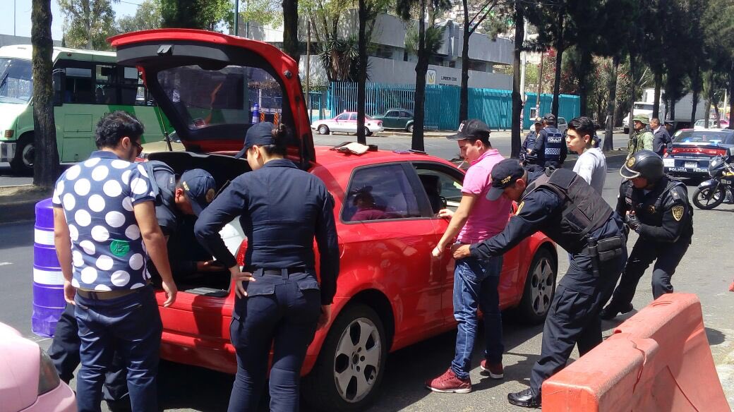 SSC_CDMX's tweet photo. Realizamos revisiones preventivas a conductores en accesos carreteros, principalmente en la México-Cuernavaca. https://t.co/G6IIwwvTnv