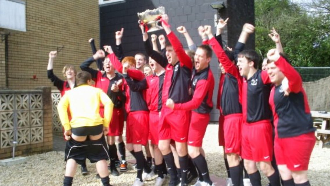 ruberyathletic's tweet photo. 6 years since we won our first trophy. #RoseBowl When we were young! https://t.co/Xb6KrxGQap