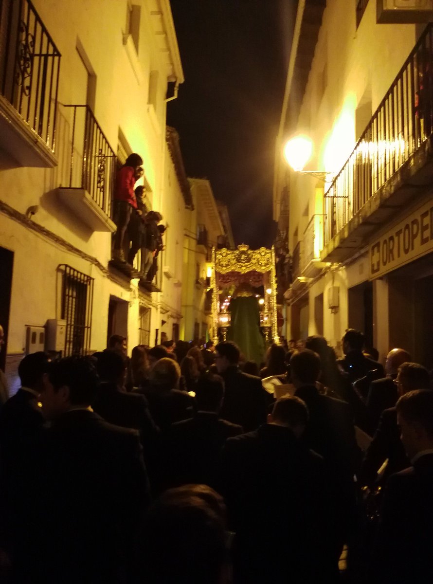 AmigosMusicaMR's tweet photo. Ya nos encontramos acompañando a la Virgen de la Esperanza por sus callejones. @AmigosMusicaMR #AMAMMR https://t.co/JIA8oJMFpz