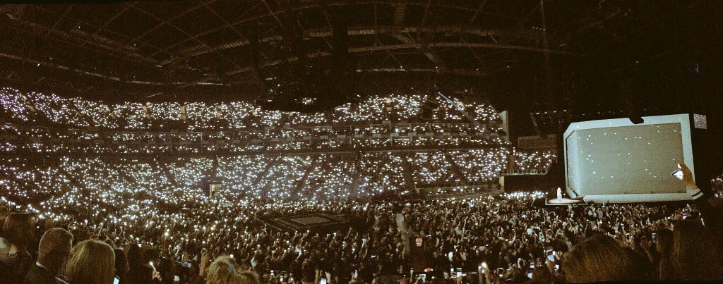 TheO2's tweet image. 'Let's have a moment for #Brussels' @adele #AdeleAtTheO2

📸:@SteveGotkine