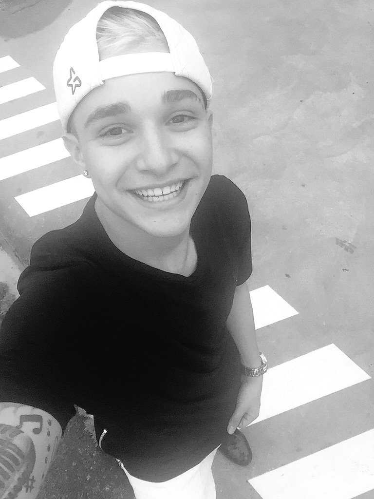 mcgui_oficial's tweet photo. #McGuiNossaOusadia https://t.co/pI0Qj8EEjq