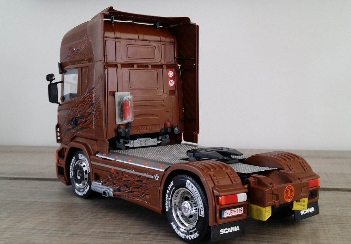 Your scale models From Benito Vantorre : Scania R730 ''Black Amber