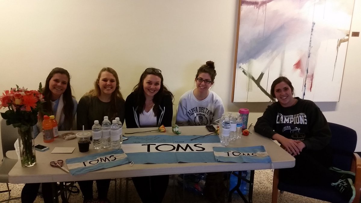 carjaks's tweet photo. Stop by the TOMS Club table outside the caf to get a free water bottle & learn about #WorldWaterDay #toasttowater https://t.co/9viRR9D4nN
