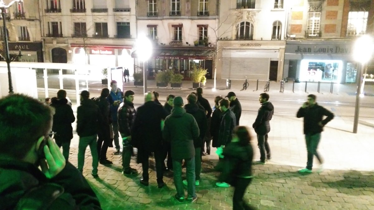 BeckelAlice's tweet photo. Les supporters et leurs soutiens quittent le tribunal c'est la fin de cette longue journée judiciaire #SupportersSCB https://t.co/l9uBYqjkZx