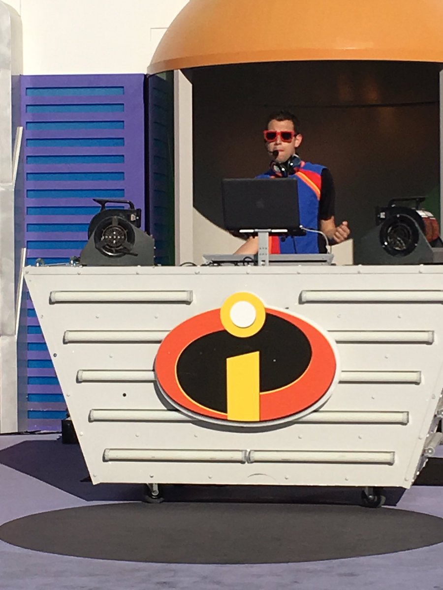 BringBaackMcDLT's tweet photo. Deadmoose this dick! DJ at Disney is killin it. Best day of my life and it's only 6. #fuckingdorks https://t.co/OTh6mKYYh8