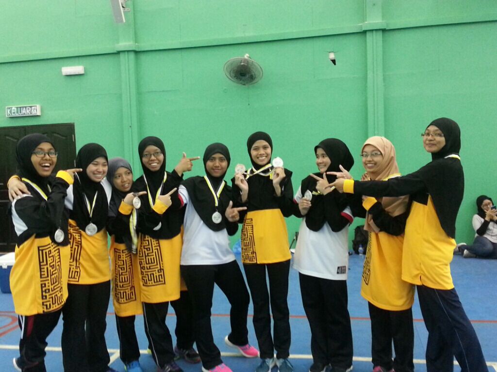 IsmaAzirah's tweet photo. Volleyball. ⚽ #STU2016 #Mujtahidun #22ndMarch16 (Minggu ani aku athletes 😜) https://t.co/udHe4hNPbe