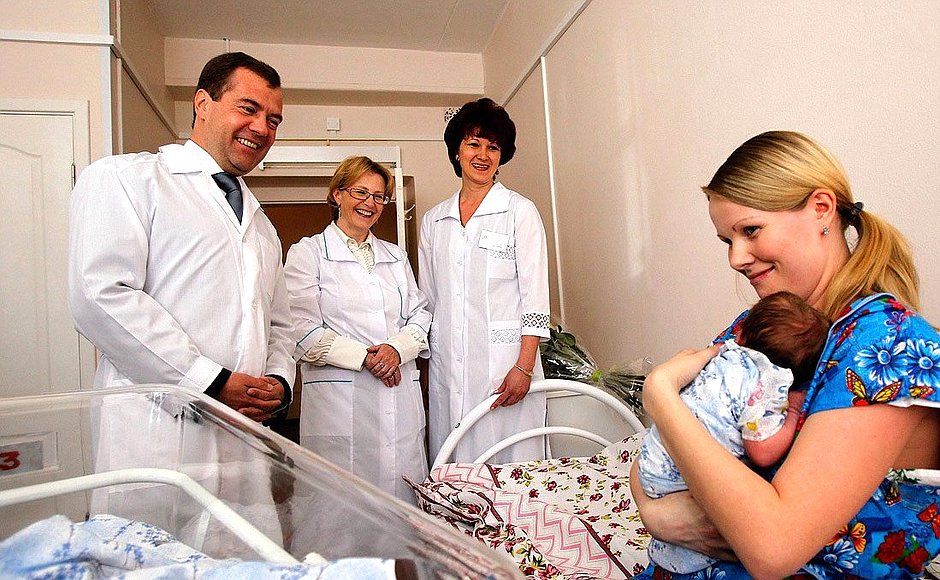 семейный доктор. московский врач. московский врач. медведев в роддоме. московский врач экзамен.