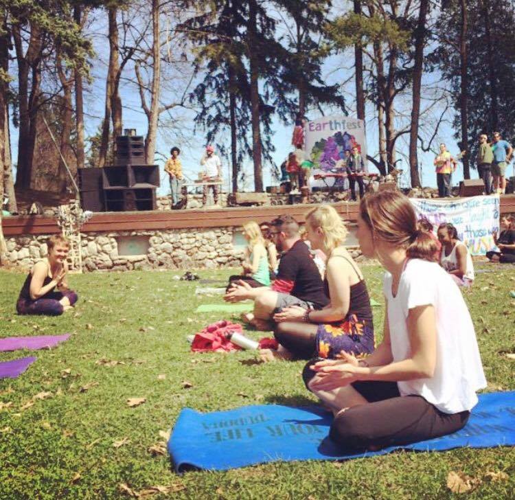 SOSatSU's tweet photo. Kate is teaching #yoga at #CuseEARTHFEST again this year! Info: https://t.co/hTlZ7Kwafb
๐ท:: k__chez #sundayfunday https://t.co/tsNXc1MaZT
