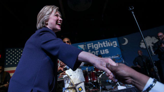 thehill's tweet photo. BREAKING: Clinton easily wins Arizona primary https://t.co/uyHNtCkK6l https://t.co/Dn3DMnWNn8