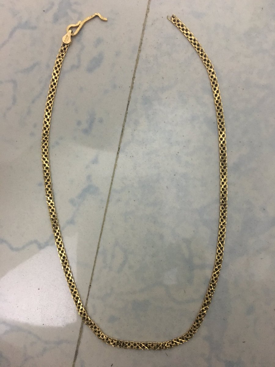 hvelu_'s tweet image. @BlrCityPolice Today at 6.15am #ChainSnatch near Vishal Mart, Silkboard.I defend it but pls take action for safety.