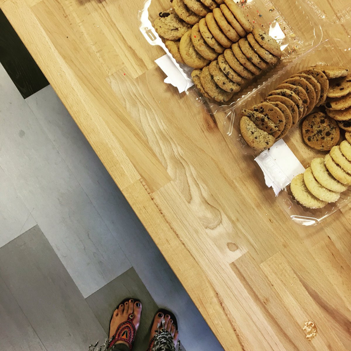 imaginairyart's tweet photo. yoo there are cookies at this #dribbbleorlando meetup #dribblemeetup https://t.co/UJqi0tElkF