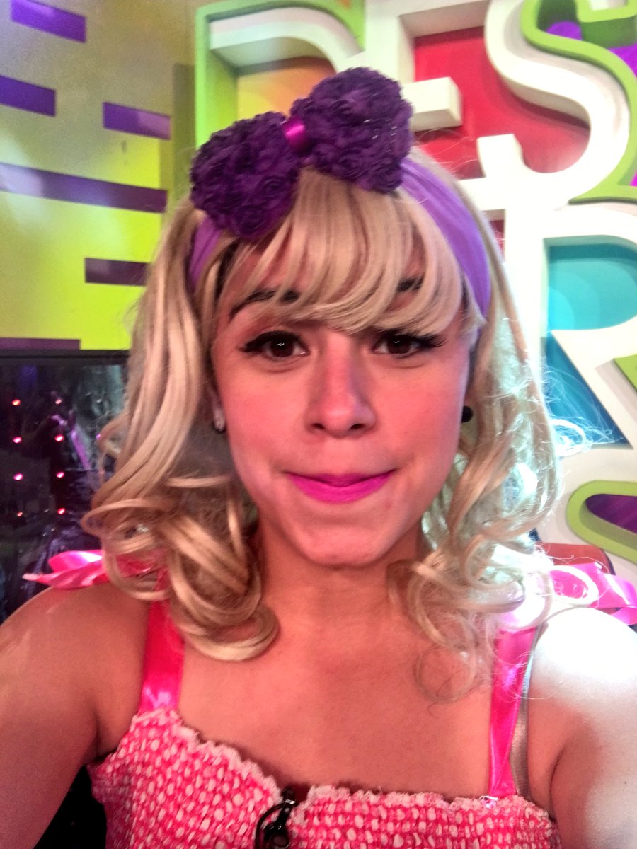 MoniContreras's tweet photo. Hellooooo, Hi , hooolaaaaa me gusta que me digan keiry💁🏼🍓 #Destardes https://t.co/hl9wc7H1TR
