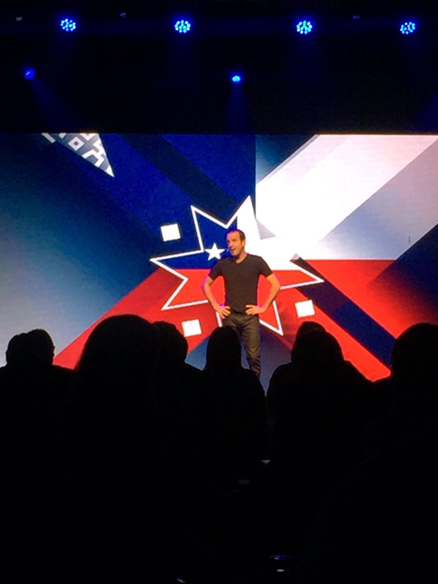fabbiola's tweet photo. Cerrando nuestro excelente evento #ThinkChile2016 con Kramer!!! #IBMers https://t.co/CCwP0k62Px