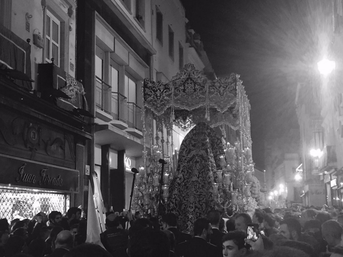 sebasortega2's tweet photo. @hrdadcandelaria preciosa como siempre. #SSantaSevilla16 #SSanta16 #SSantaElCorreo https://t.co/vYF3uDzyv4