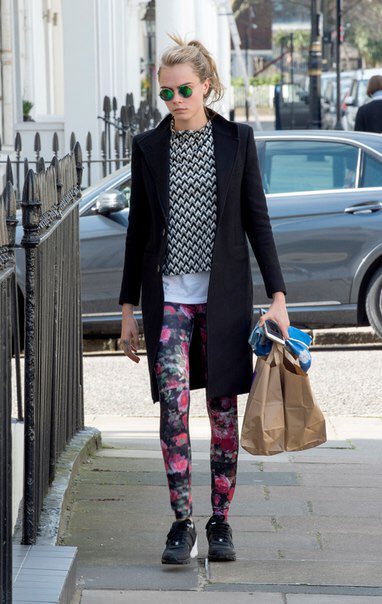 CaraFact's tweet photo. Cara in London, leaving Grace Belgravia in the morning. (22.03) https://t.co/Yr7PoTUvGj
