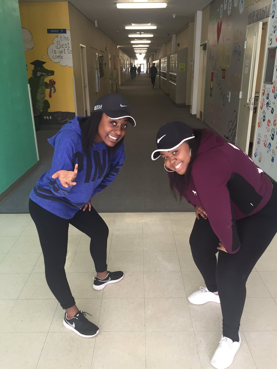 iceyysesay's tweet photo. #DecaturTwinDay lmao more like #DecaturFraternalTwinDay @havika_fleming https://t.co/KIbyy0IAaS