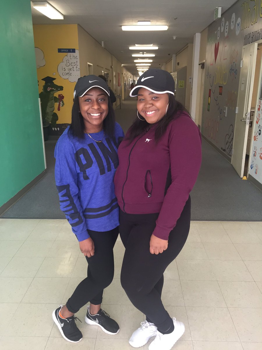 iceyysesay's tweet photo. #DecaturTwinDay lmao more like #DecaturFraternalTwinDay @havika_fleming https://t.co/KIbyy0IAaS