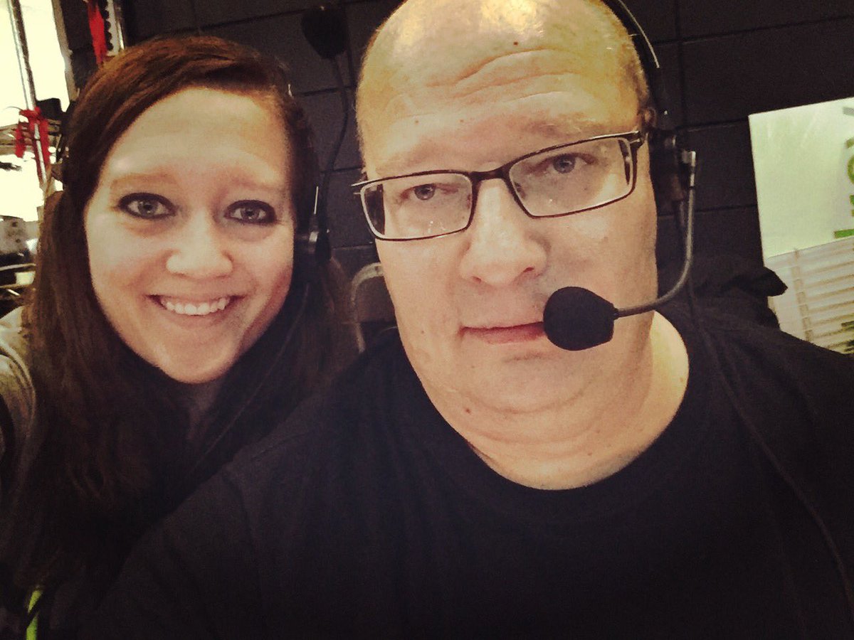MetroStudios's tweet photo. Tuesday night hockey with the @BlckHawksHockey https://t.co/tT9nDnC0Fw