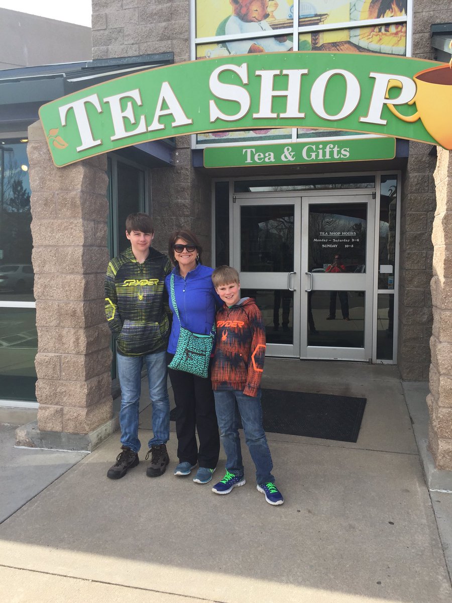 agape2learn's tweet photo. Loving learning about #celestialseasons #tea @ #factorytour #Boulder #Colorado #agape2learn #love2learn https://t.co/A1VgwIFiP5