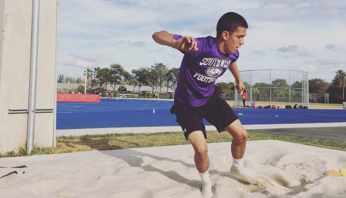 _ALLHANDS's tweet photo. Manuel Iglesias
Miami Southwest HS
WR
C/o 2018
#ALLHANDS https://t.co/qRF1lntdgE