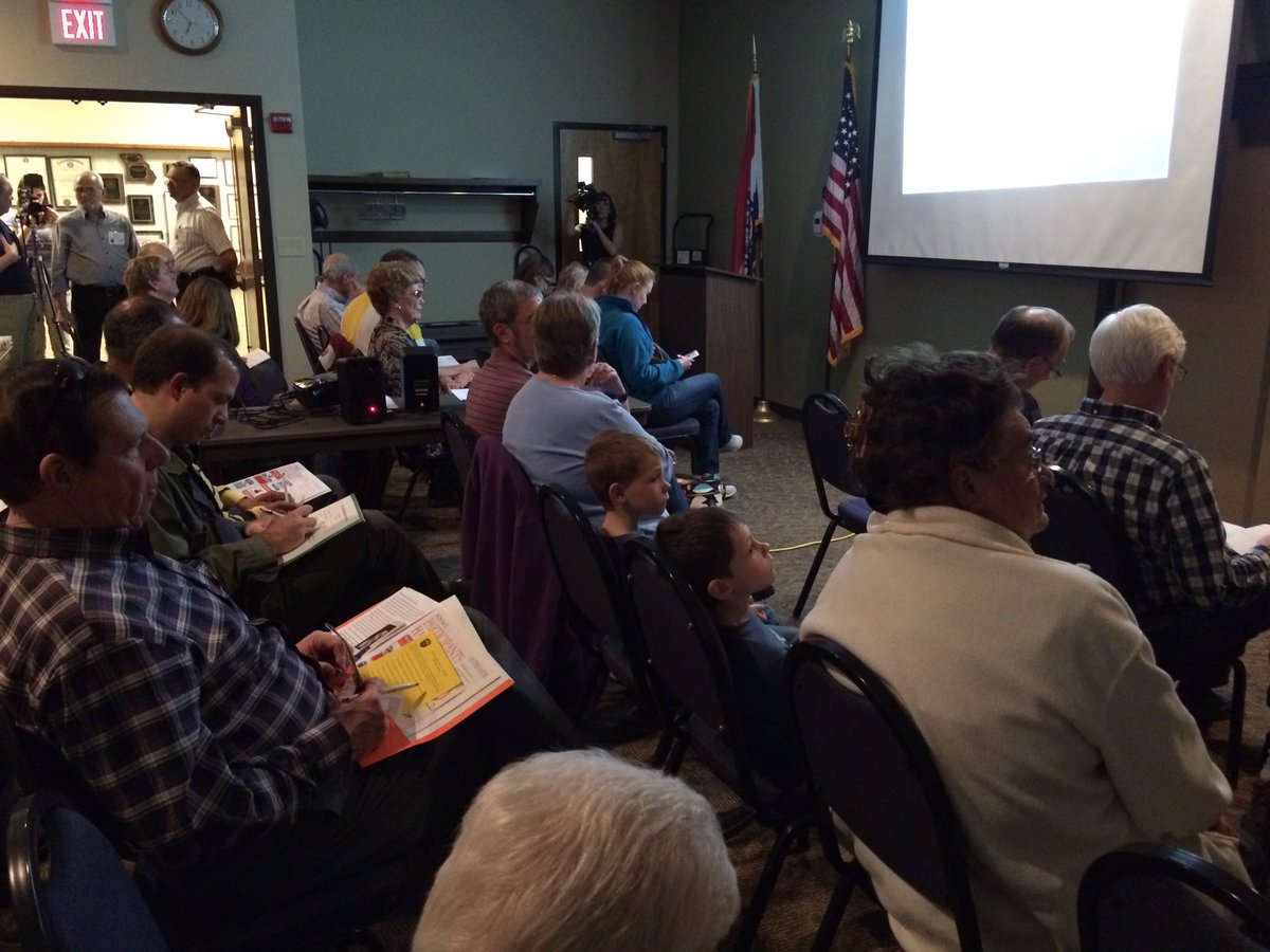 ColumbiaPD's tweet photo. Full room at Neighborhood Watch Training! #CoMo #PartnersInCrimeFighting https://t.co/BjEuqcNGuv