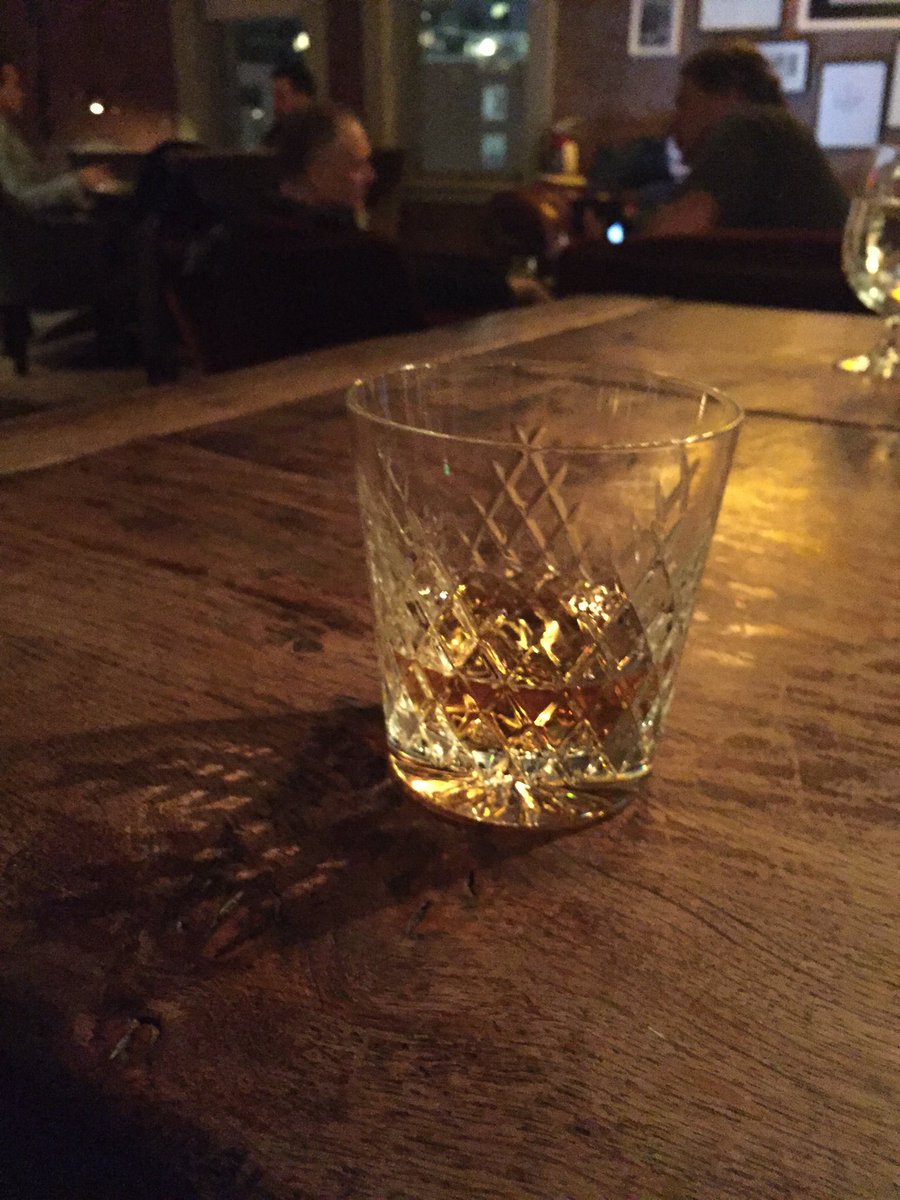 WhiskyCard's tweet photo. @dewars 18yr in a sexy glass @SohoHouse NYC https://t.co/EBfsJlKTZi