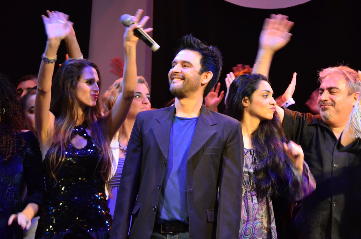 gusttyrodriguez's tweet photo. En agosto se viene #ShowCase2016 de #ComediaMusicalCordoba Aquí en el saludo final del #Showcase2015 @CBAMusical https://t.co/t5CvzYTfXn