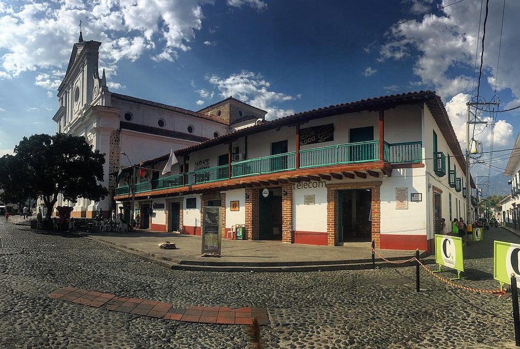 enmicolombia's tweet photo. en Instagram, @hugojav publicó: #iglesia #church #templo #arquitectura #artereligioso #Medellín #IGColombia #ig_cap… https://t.co/akORWJbLUX