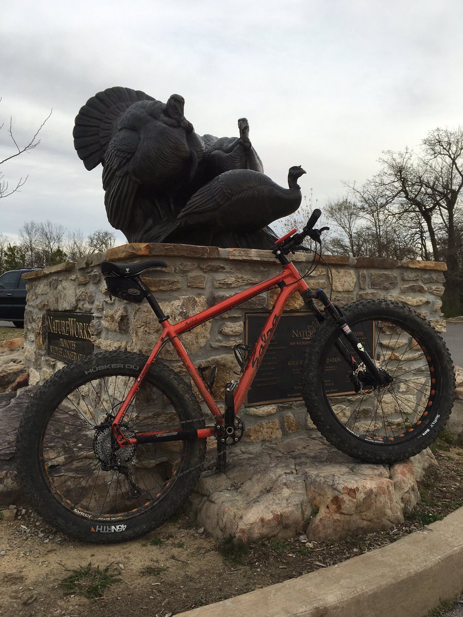 ColorMateRacing's tweet photo. Throwin some fatty ❤️ at Turkey Mtn in Tulsa @salsacycles @weFATBIKE #justthetip #time2getright https://t.co/guVtu2ulzS