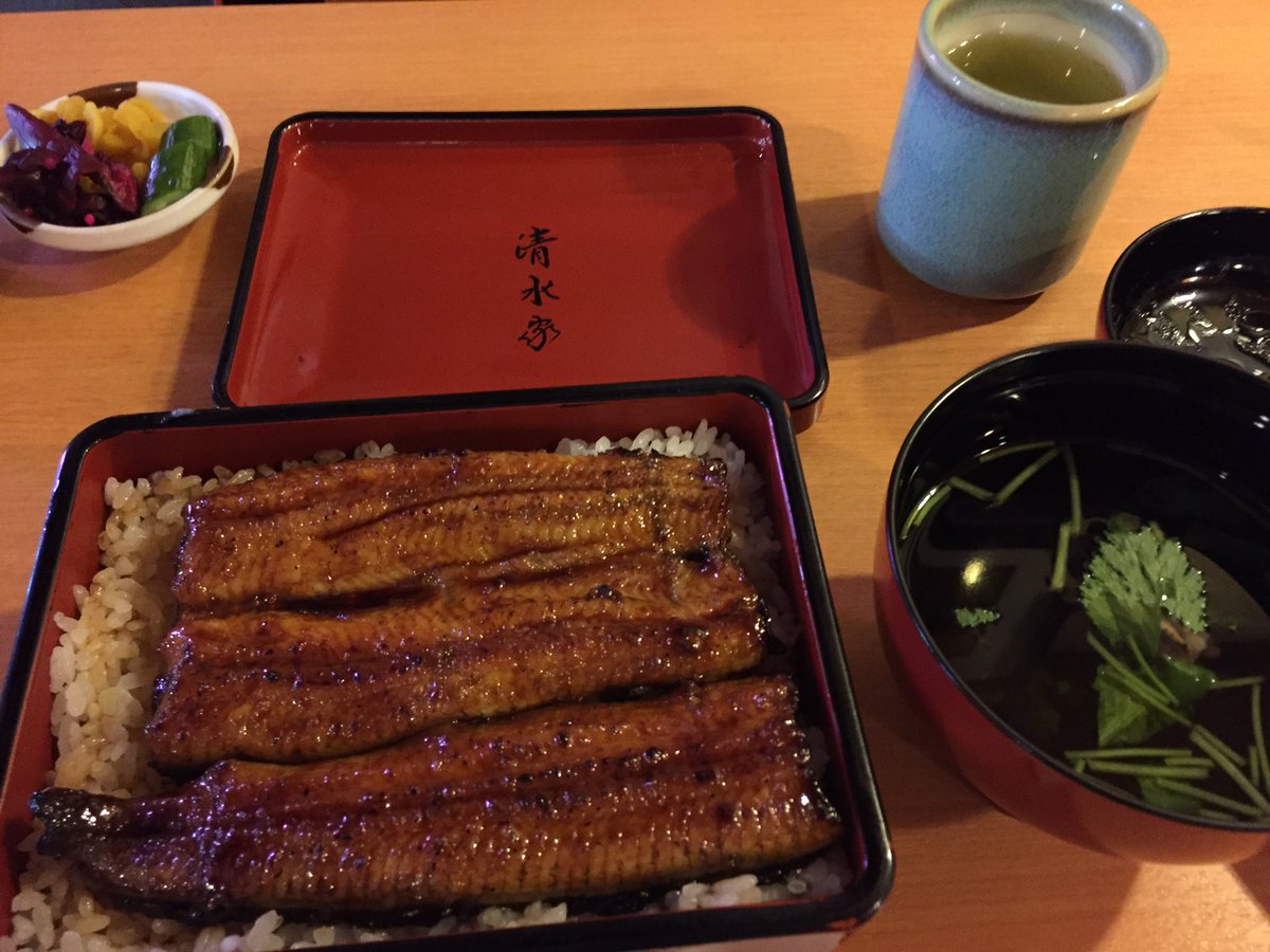 nagaek's tweet photo. 浜松に来たら鰻でしょう。だけどタレが濃いな。 https://t.co/XVZH17KSGo