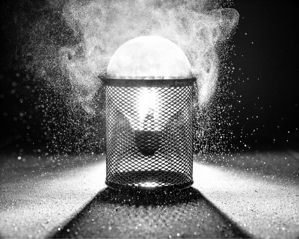 DalioPhoto's tweet photo. Lightbulb experiment… #probablyscience https://t.co/9xLKgoZNOl