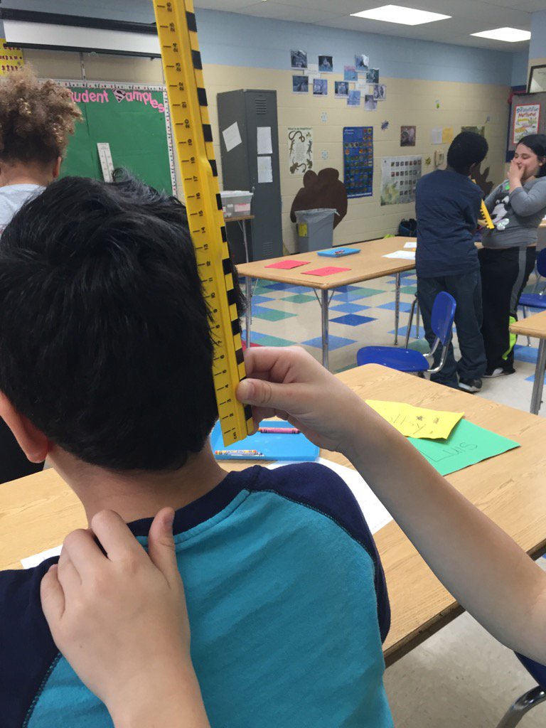 valsciencegal's tweet photo. Measurement in the science lab.  We found that all of the 3rd graders have eyes 3cm apart!  Sci fact? Or coincidence https://t.co/vqCNtV62Xz