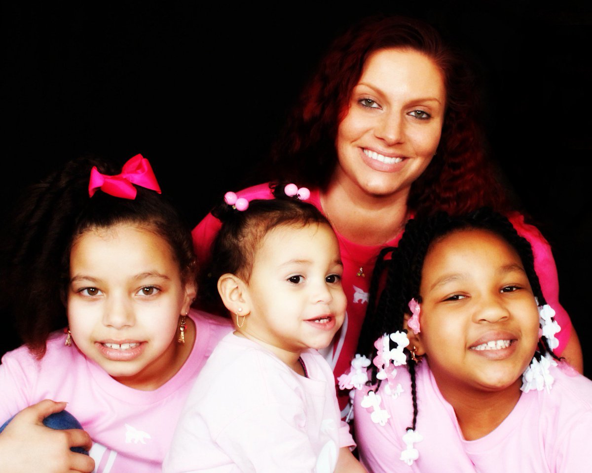 _InspireWithin's tweet photo. My #Beautiful #daughters and I. :) #Spring #Fly #Foxy #Mommas and some #Bad #Mammajammas #InspireWithin https://t.co/44768qFvWI