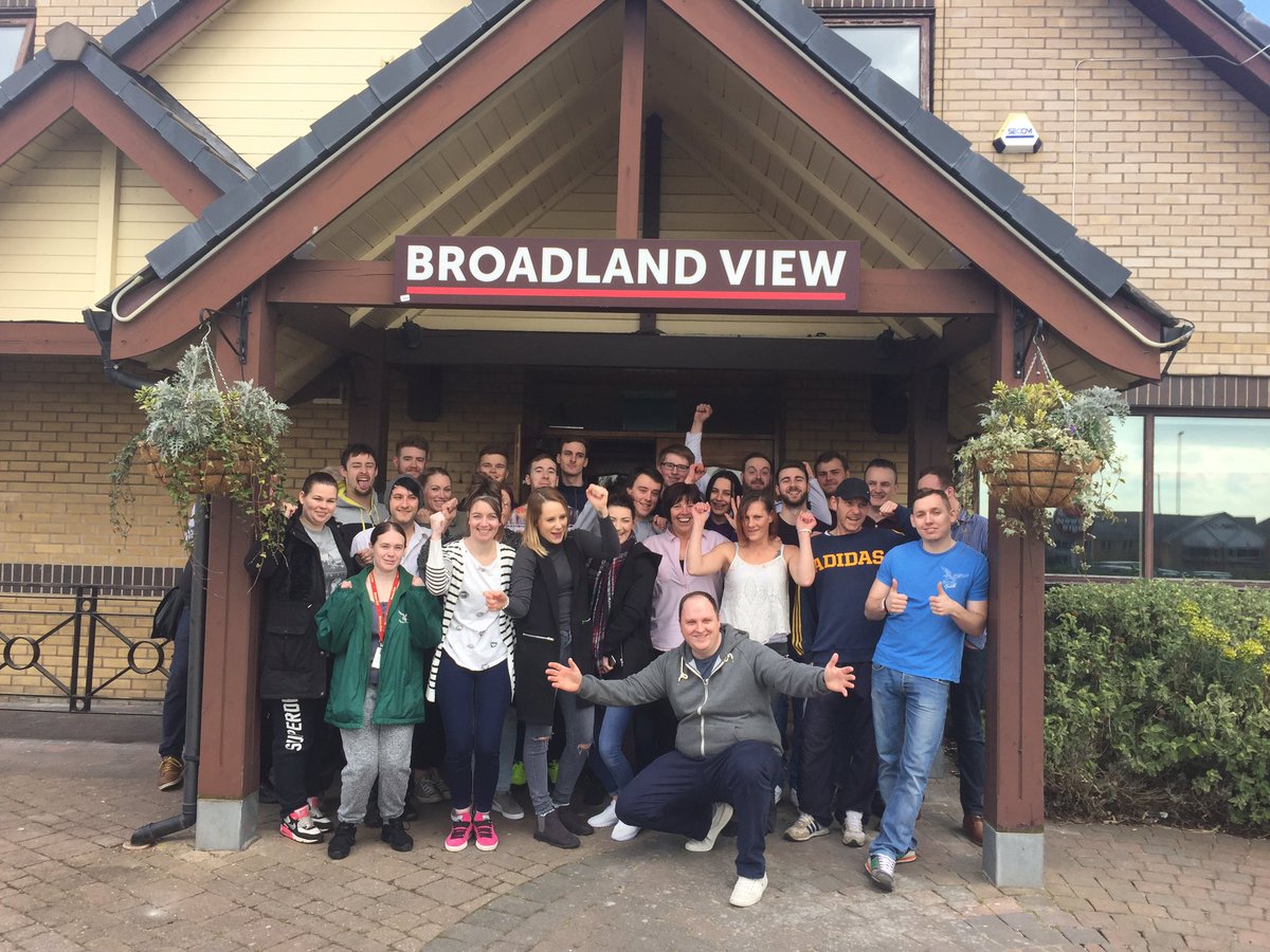 c4thae's tweet photo. @WeAreSUGM Welcome to the V2 family Team Broadlands 🎉🎉 All set for success and ready to smash those targets! 🍍🍍 https://t.co/ajxmLoJWtS
