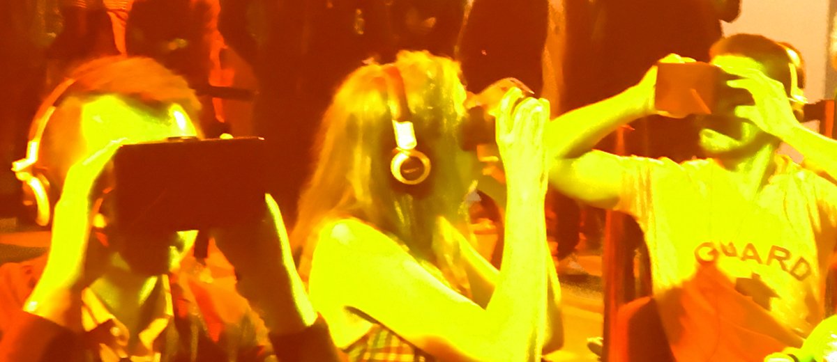 ACMI's tweet photo. Know any students interested in VR? Applications are now open for our 2016 Hothouse program! https://t.co/c17DVz0gBZ https://t.co/h2rOZgukLz