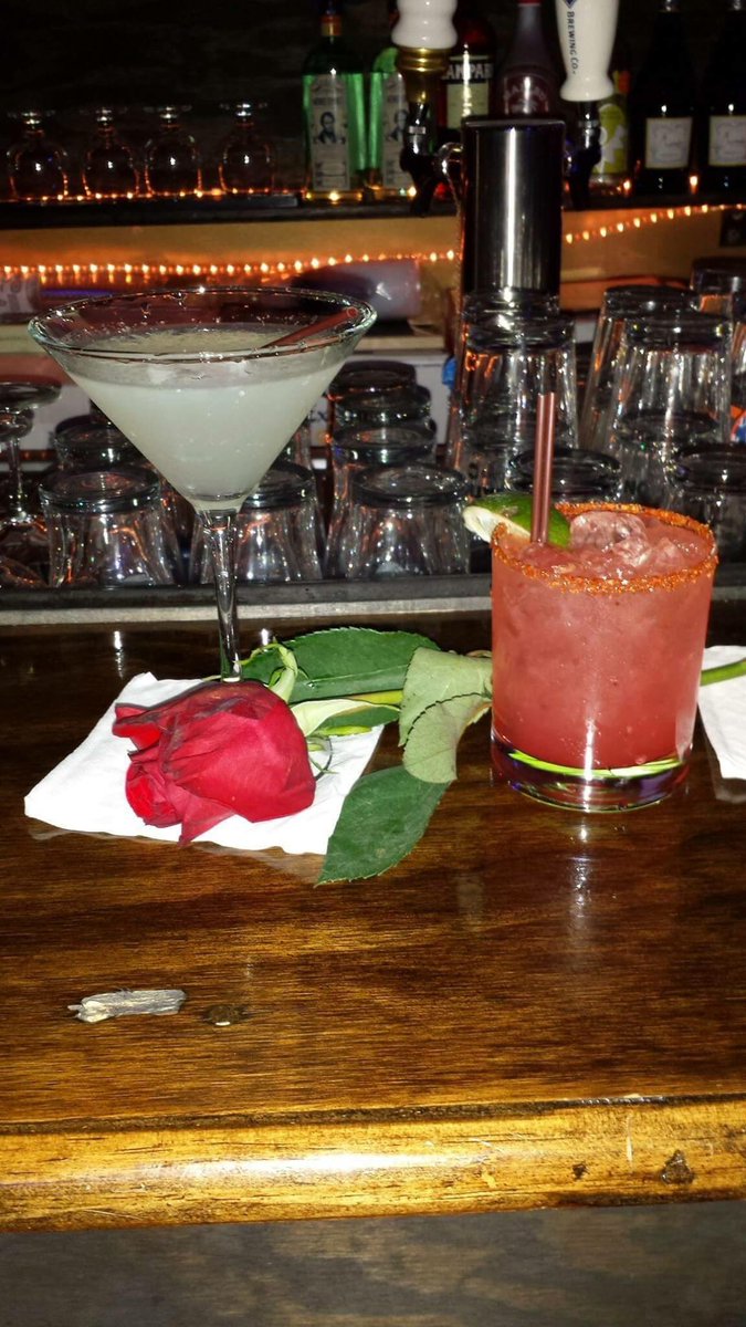 tempoliberobar's tweet photo. #barlounge #happyhour #allpublic #goodmusic #fun #chill #bestcocktails #cocktails #draftbeer #wine #mezcal #tequila https://t.co/8gwQofDh69