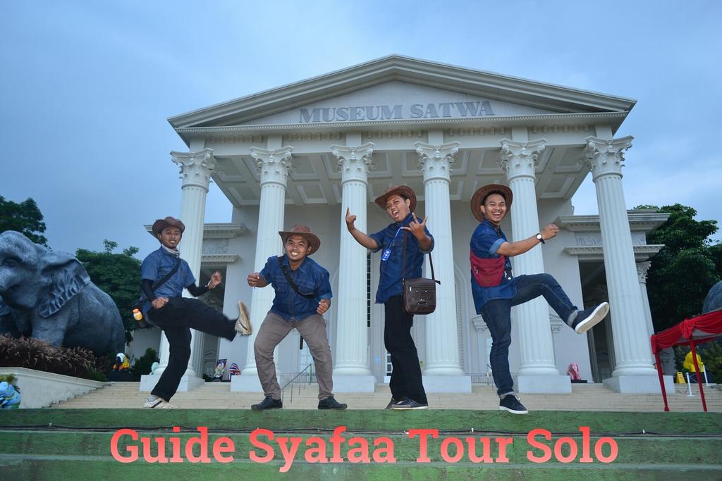 adi_juliant's tweet photo. Keluarga Syafaa Tour Solo https://t.co/A0f3LVwtPb