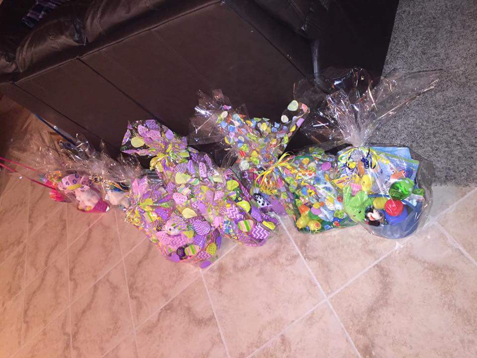 frontier_elem's tweet photo. 140 baskets 4 kids in hosp & shelters.Thnx FES fam 4 donating items #safetypatrolserviceproject @PBCSD @Supt_Avossa https://t.co/ekapuX9Dv9