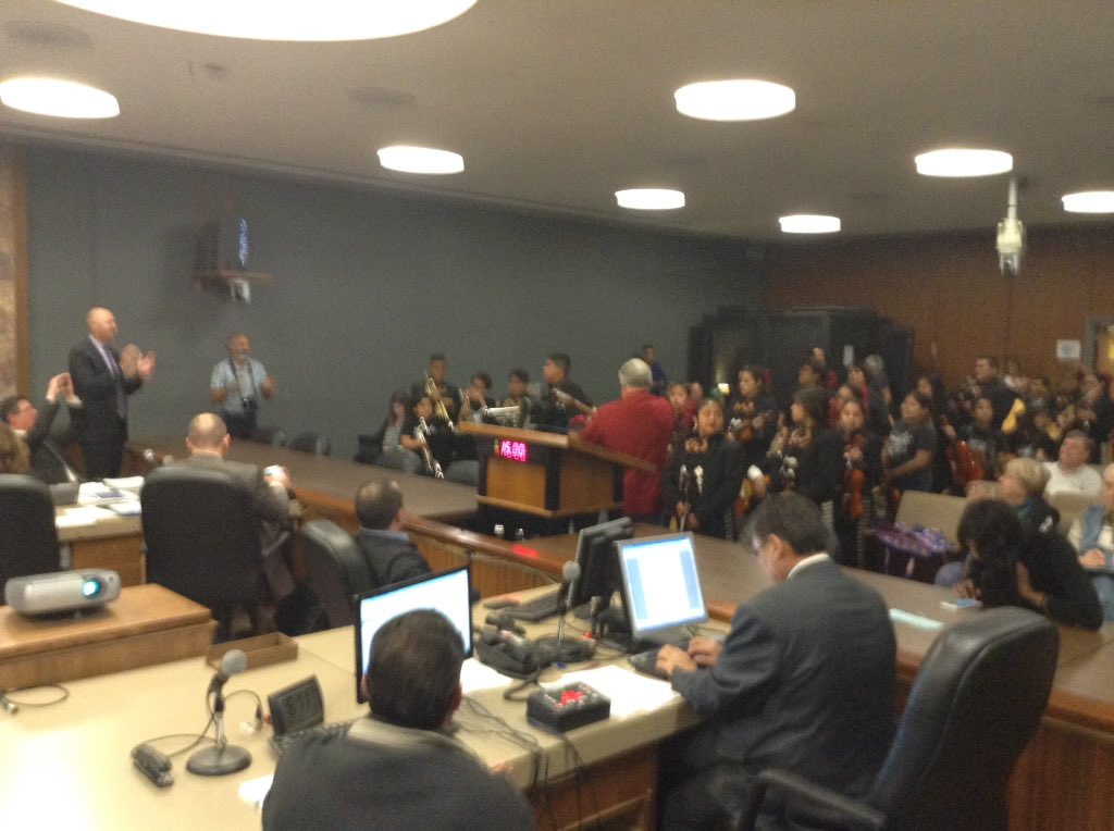 CityofOxnard's tweet photo. Mariachi Inlakech serenades everypne before the council meeting cityofoxnard #discoveroxnard https://t.co/5eMiSueJ1v