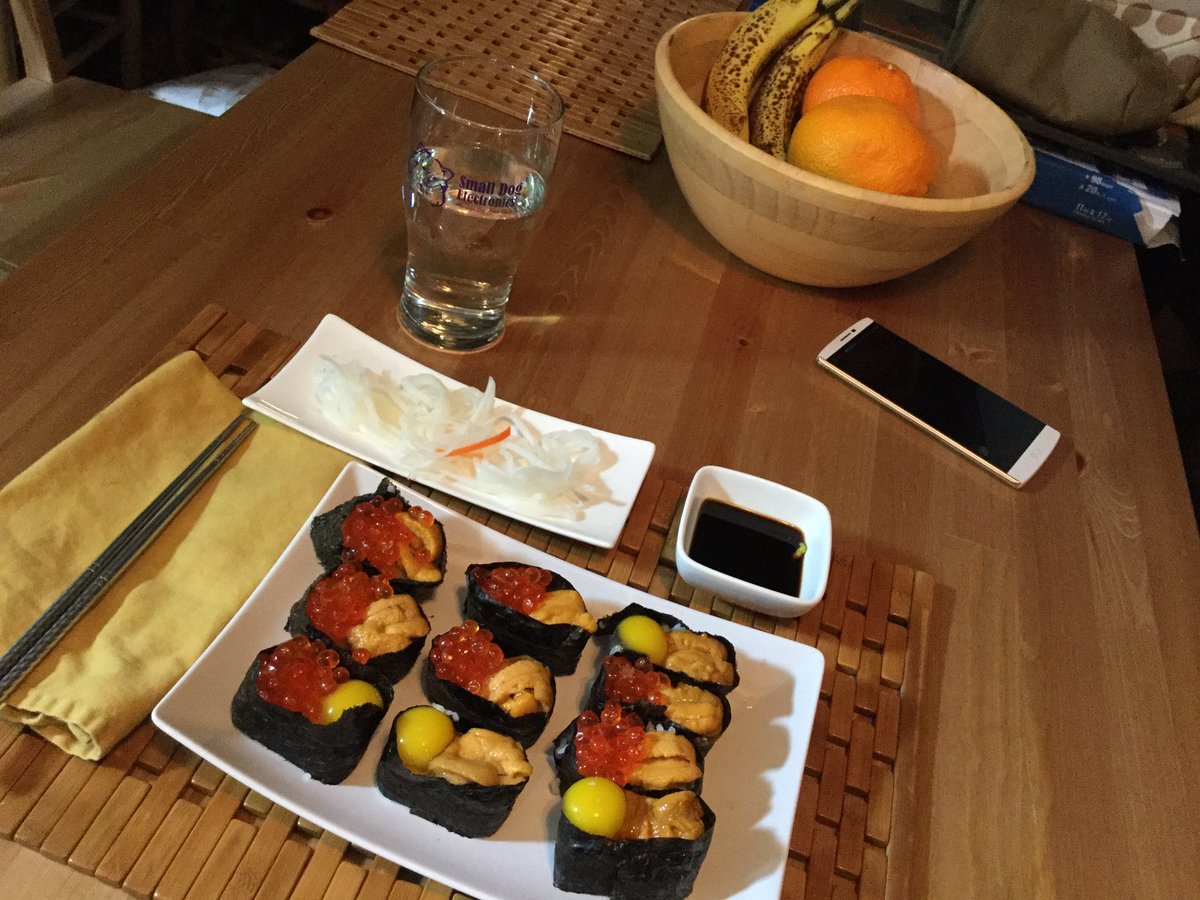 Dinner #Uni #SalmonRoe #QuailEgg #RadishKimchi #GinTonic Music is <a href="/Mina_MinaS/">Minas Mina</a> #Sushi @Dubagee <a href="/ThousandCrane_/">Thousand Crane</a>