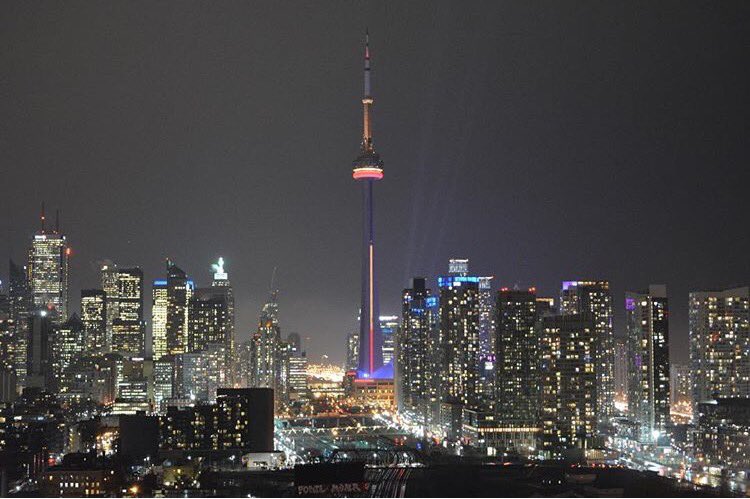 MadelnCanada's tweet photo. The CN Tower is red, black and yellow as a show of solidarity with the people of Belgium. #BrusselsAttacks https://t.co/1DgkZdIQpR