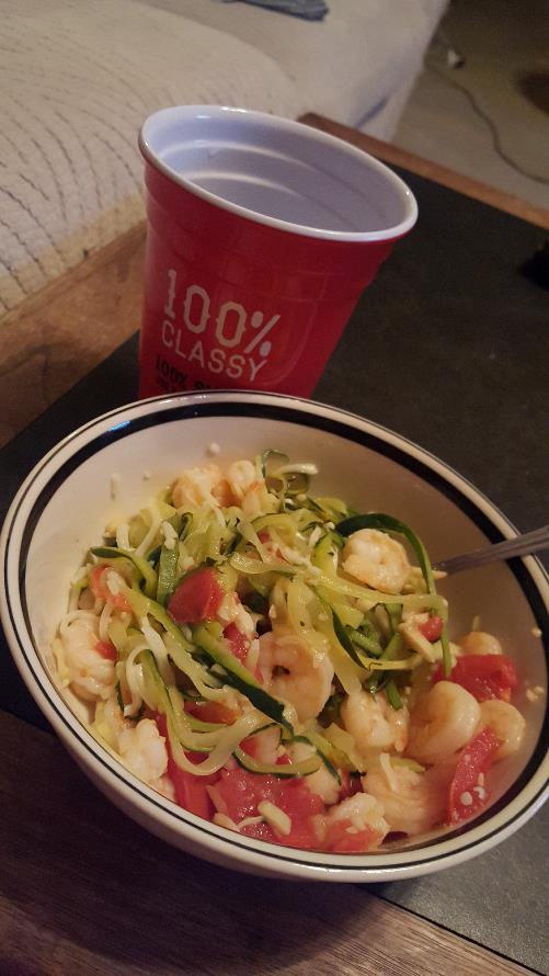 H2Owens's tweet photo. zoodles and shrimp! #healthy #21dayfix #Day9 #wellcoin. Healthy Dinner @wellcoin 21 WC. https://t.co/v43LiW32Re