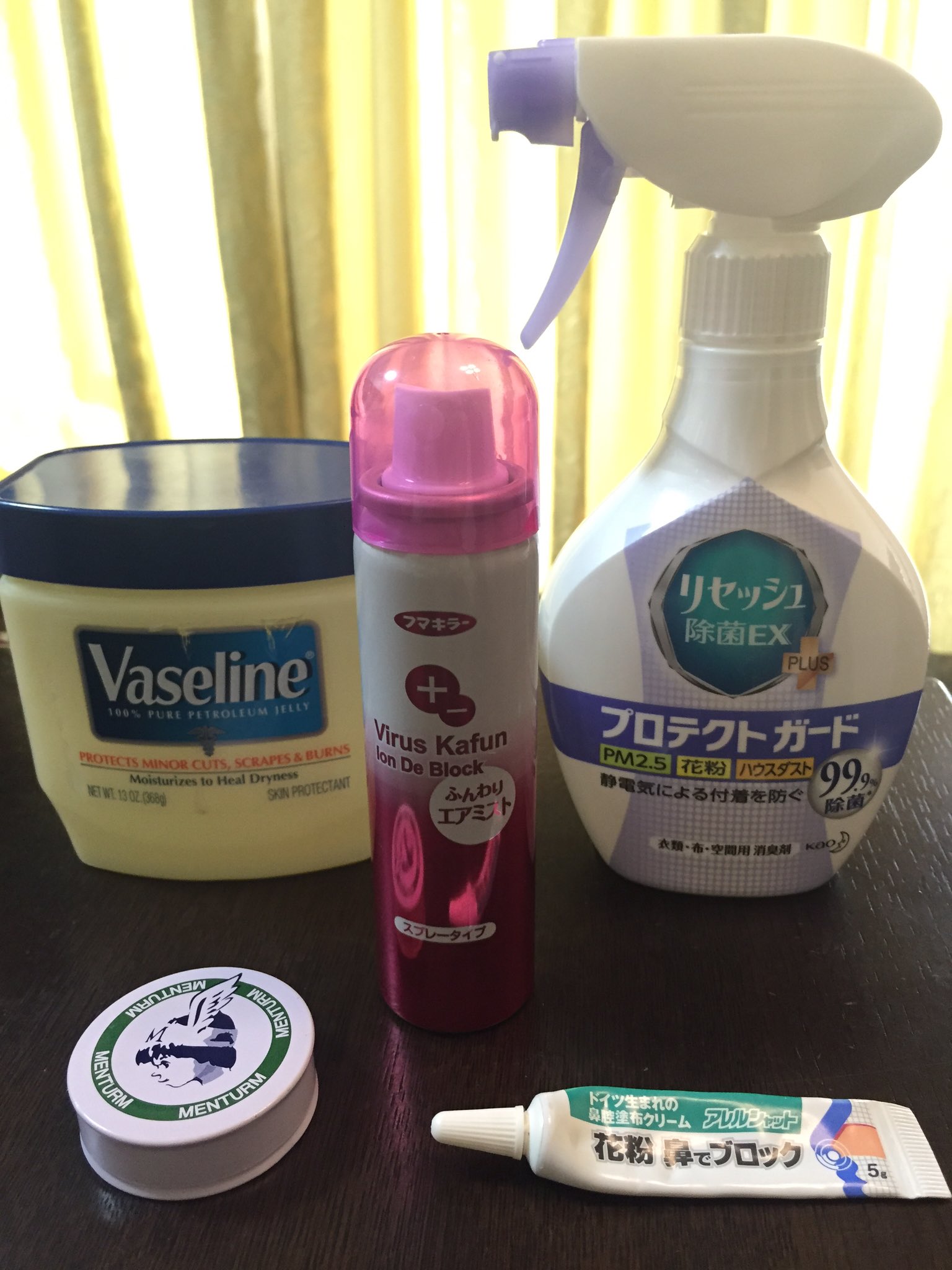 Sae ネコラ テスラ 花粉症対策 フマキュラー アレルシャットのイオン効果 が効いてる 辛い時顔にスプレーすると楽になる 鼻にワセリンとかメンタムを塗るのも粘膜が守られていい感じ 洗濯物にはリセッシュのプロテクトガードをしたら 花粉が気になら